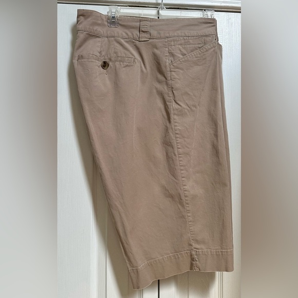 Cool and Comfortable Khaki Shorts - Picture 2 of 5